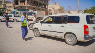 Güney Yemen 'de 5 Şubat 2026' da Suudi destekli Yemen Ordusu, BAE destekli Güney Geçici Konseyi 'nin (STC) geri çekilmesinin ardından Hadramaut sokaklarına güvenlik kontrol noktaları yerleştirdi..