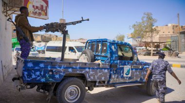 Güney Yemen 'de 5 Şubat 2026' da Suudi destekli Yemen Ordusu, BAE destekli Güney Geçici Konseyi 'nin (STC) geri çekilmesinin ardından Hadramaut sokaklarına güvenlik kontrol noktaları yerleştirdi..