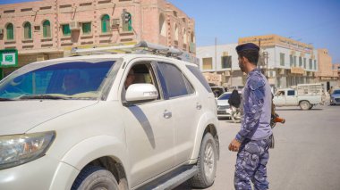 Güney Yemen 'de 5 Şubat 2026' da Suudi destekli Yemen Ordusu, BAE destekli Güney Geçici Konseyi 'nin (STC) geri çekilmesinin ardından Hadramaut sokaklarına güvenlik kontrol noktaları yerleştirdi..