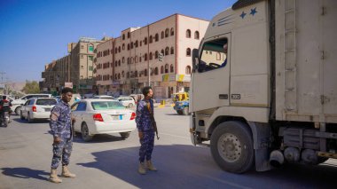 Güney Yemen 'de 5 Şubat 2026' da Suudi destekli Yemen Ordusu, BAE destekli Güney Geçici Konseyi 'nin (STC) geri çekilmesinin ardından Hadramaut sokaklarına güvenlik kontrol noktaları yerleştirdi..