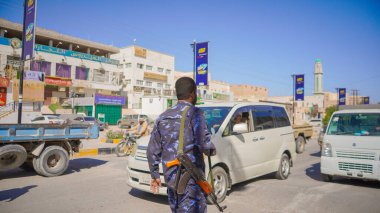 Güney Yemen 'de 5 Şubat 2026' da Suudi destekli Yemen Ordusu, BAE destekli Güney Geçici Konseyi 'nin (STC) geri çekilmesinin ardından Hadramaut sokaklarına güvenlik kontrol noktaları yerleştirdi..