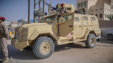 Güney Yemen 'de 5 Şubat 2026' da Suudi destekli Yemen Ordusu, BAE destekli Güney Geçici Konseyi 'nin (STC) geri çekilmesinin ardından Hadramaut sokaklarına güvenlik kontrol noktaları yerleştirdi..