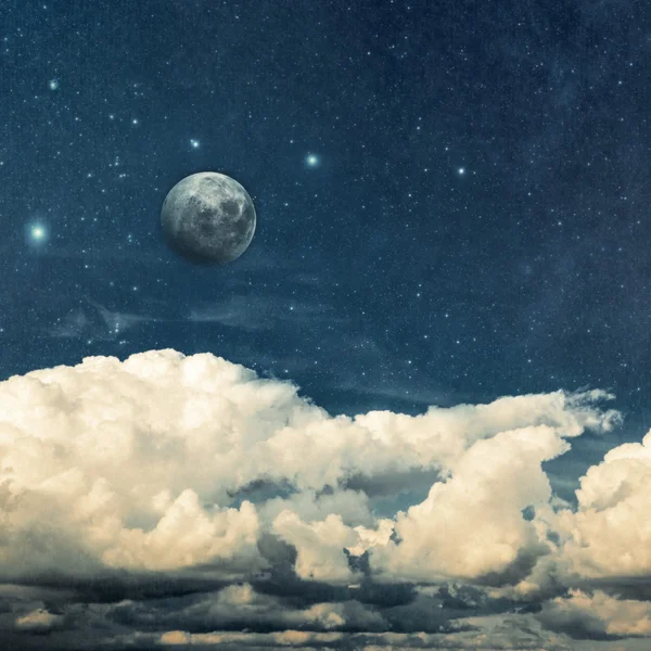 Nubes y luna —  Fotos de Stock