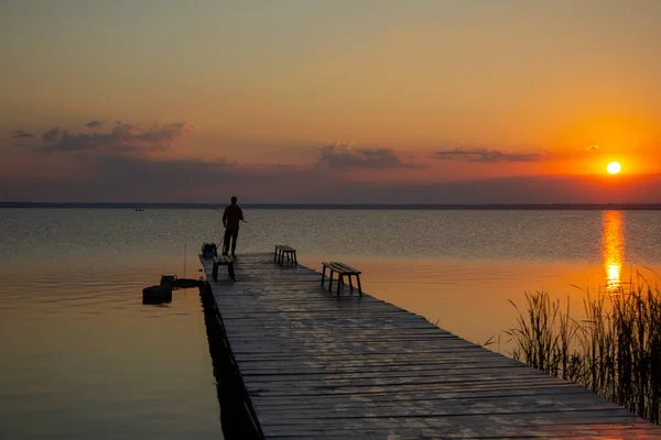 Pescador Está Pescando Lago Nascer Sol — Fotografia de Stock