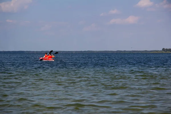 Deux Personnes Kayak Naviguent Sur Lac — Photo