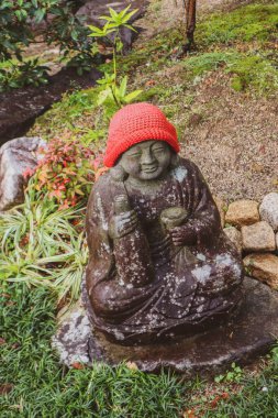 Japon Tapınağı Bahçesindeki Jizo Koruyucu Tanrısı.