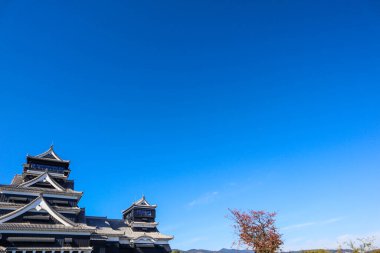 Güneşli bir günde Japon Tarihi Kumamoto Kalesi Mimarisi