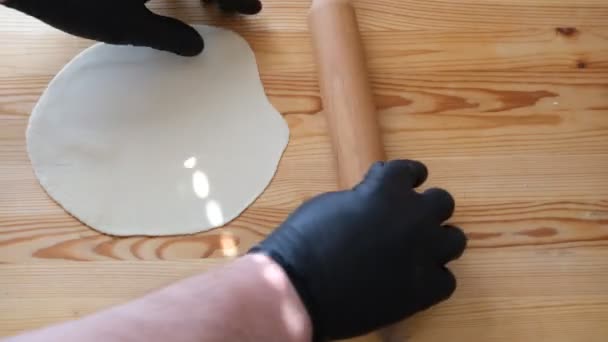 Khinkali veau d'agneau table en bois farine Rolling Pin processus de cuisson Cuisine géorgienne concept alimentaire — Video