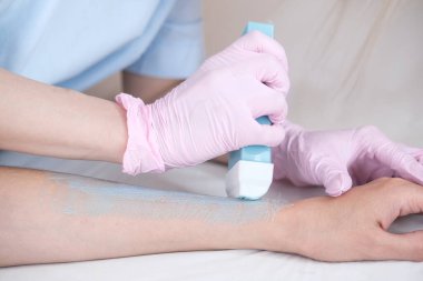 Balmumu salonu mu spa mı? Saç temizleme cilası. Konsept - şeker macunu ya da saç temizleme.