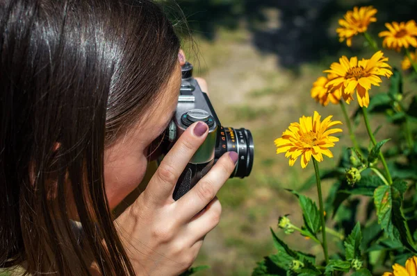 Beautiful Young Woman Photographer Holds Retro Camera Taking Photo Blooming — Foto de Stock