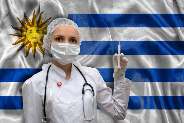 Jovem Médica Uniforme Médico Fundo Bandeira Nacional Uruguai Está Segurando — Fotografia de Stock