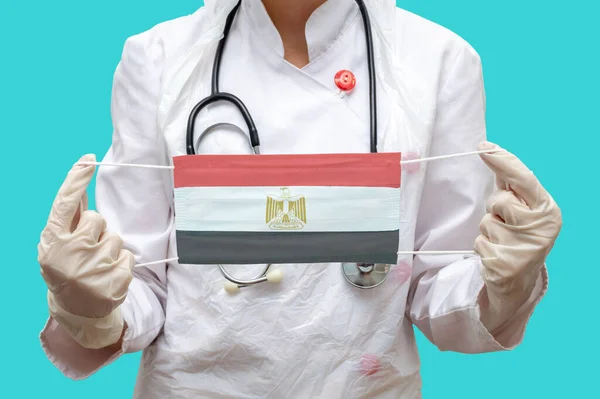 Epidemia Egipto Mujer Joven Médico Traje Abrigo Médico Guantes Sostiene —  Fotos de Stock