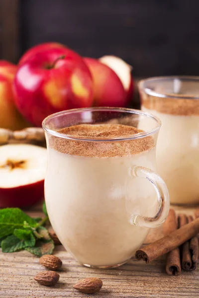 Apple Banana Cinnamon Smoothie in glass. Selective focus. — Stock Photo, Image