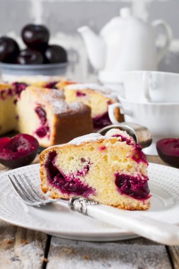 Kuru üzümlü kek eski ahşap masa. Rustik tarzı. Seçici odak.