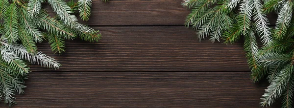 圣诞节或新年背景 冷杉枝干 深色木制背景 把你的文字放好 — 图库照片
