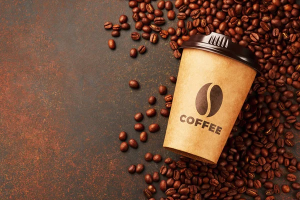 Kaffeekörner Und Rohrzucker Einem Papierbecher Auf Körnern Hintergrund Kunststofffreies Konzept — Stockfoto