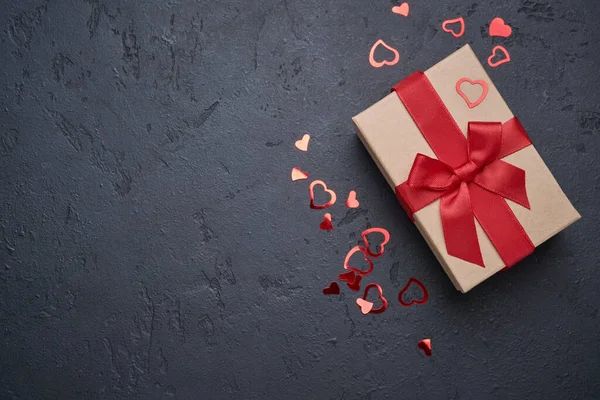 Tarjeta Felicitación San Valentín Caja Regalo Con Cinta Roja Figuras — Foto de Stock