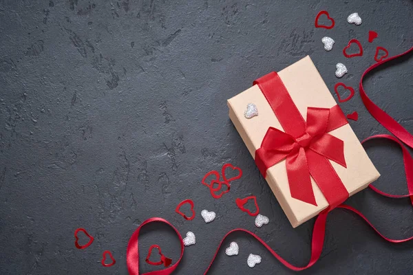 Tarjeta Felicitación San Valentín Caja Regalo Con Cinta Roja Figuras — Foto de Stock