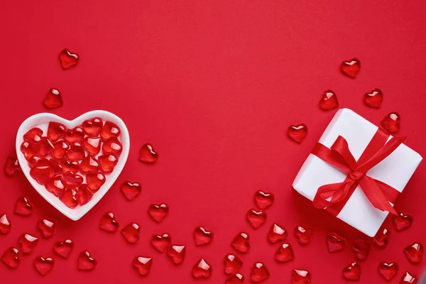 Concepto San Valentín Postal Pequeño Plato Forma Corazón Con Corazones — Foto de Stock