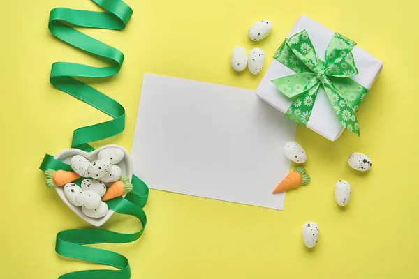 Carte Vœux Printanier Pâques Avec Boîte Cadeau Avec Ruban Vert — Photo