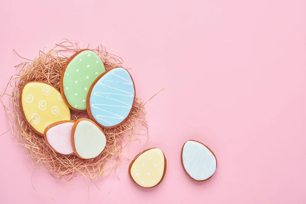 Tarjeta Felicitación Pascua Con Conejos Coloridos Huevos Gallinas Zanahorias Galletas —  Fotos de Stock