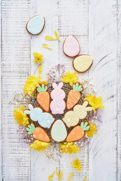 Easter Greeting Card Colorful Rabbits Eggs Chickens Carrots Gingerbread Cookies — Stock Photo, Image