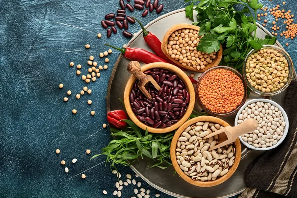 Hülsenfrüchte Linsen Kichererbsen Bohnen Sortiment Leckere Appetitliche Zutaten Gewürze Lebensmittelgeschäft — Stockfoto