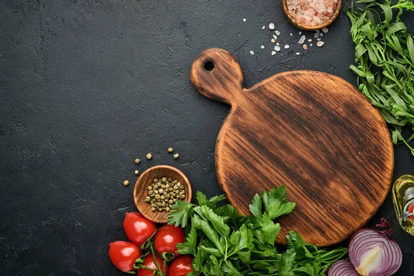 Frischer Estragon Zweig Frischer Kräuterwürze Und Kochprodukte Tomaten Paprika Zwiebeln — Stockfoto