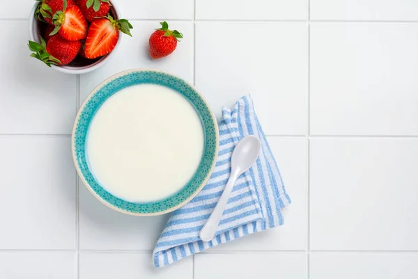 Greek Yogurt White Bowl Ingredients Making Breakfast Granola Fresh Strawberries — Stock Photo, Image