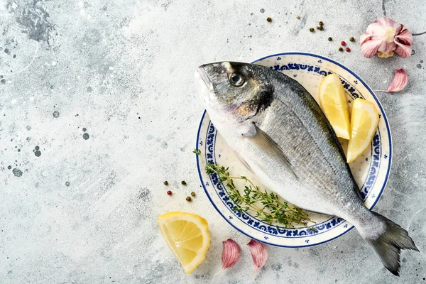 Raw Dorado Fresh Fish Sea Bream Ingredients Making Lemon Thyme — Stock Photo, Image