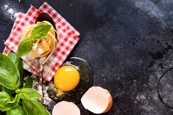 Food Cooking Konzept Hintergrund Zutaten Für Traditionelle Hausgemachte Italienische Nudeltomaten — Stockfoto