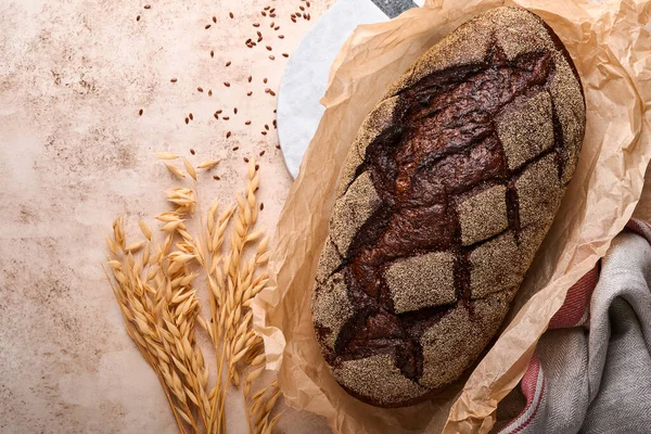 Čerstvě Upečený Domácí Chléb Řemeslném Kysaném Žitě Starém Lehkém Kameni — Stock fotografie