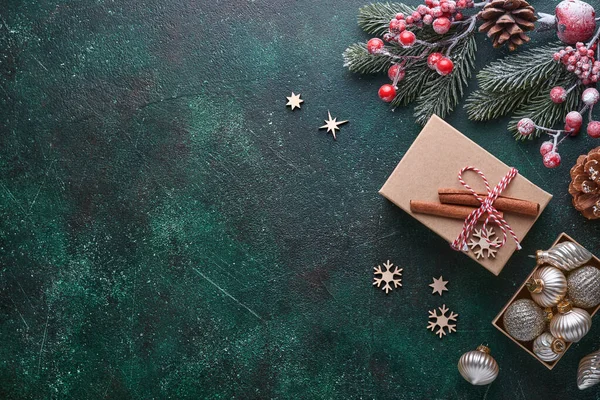 Ramas Abeto Navidad Bolas Navidad Caja Regalo Copos Nieve Madera —  Fotos de Stock