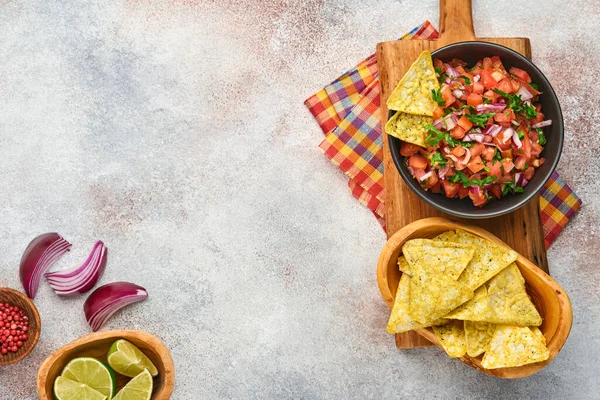 Salsa Tradicional Mexicana Tomate Con Nachos Ingredientes Tomates Chile Ajo — Foto de Stock