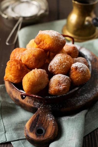 Kleine Donuts Zelfgemaakte Wrongel Gebakken Koekjes Diep Vet Bestrooid Met — Stockfoto