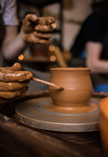 Close Man Hands Clay Making Pattern Clay Bowl Room — Stock Photo, Image