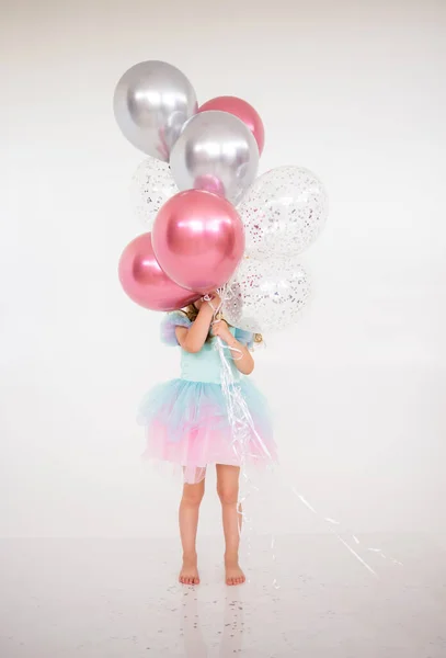 Kleines Mädchen Festlichem Kleid Mit Tutu Rock Steht Mit Einem — Stockfoto