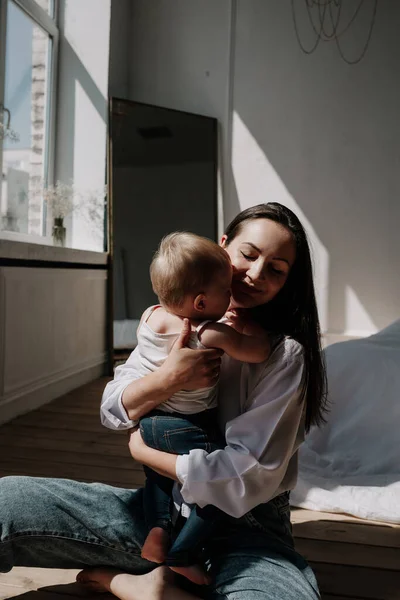 Happy Brunette Mom Baby Girl Sitting Wooden Floor Rays Light — Stock Fotó