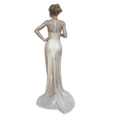 Üç boyutlu, şeffaf bir arkaplanda izole edilmiş, uzun gelinlikli sarışın, zarif bir kadının çizimi.