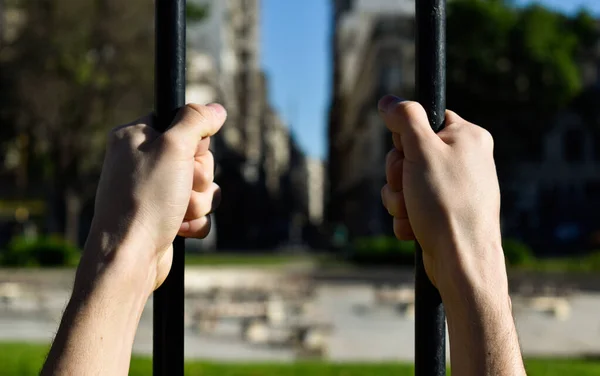 Hands Holding Fence City View — Stock Photo, Image