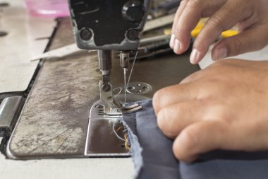 Kadın el dikili kumaş dikiş Proc dikiş makinesi tamir