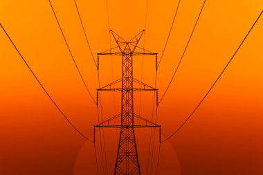 Yüksek gerilim elektrik iletim kulesi enerji pilon th karşı