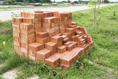 Kırmızı kil tuğla yığını