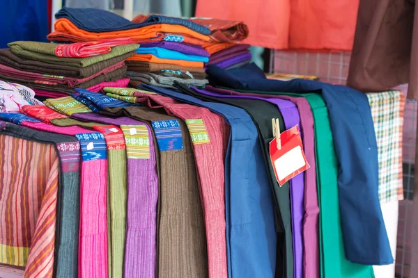 Textile Designs auf dem Markt — Stockfoto