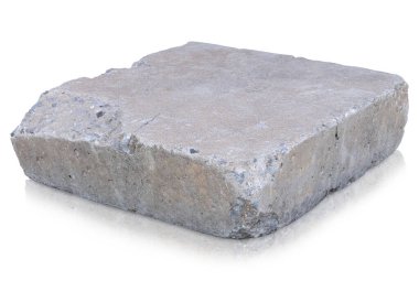 Beton blok beyaz arka planda izole edilmiş. Kesme yolu