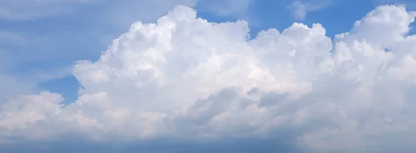 Nuvens Branco Suave Panorama Vasto Céu Azul — Fotografia de Stock