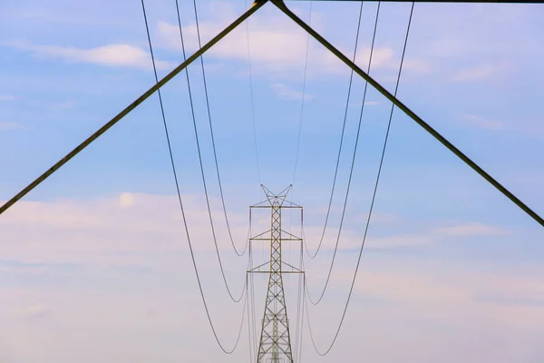 Tensão Alta Polo Eletricidade Linha Tecnologia Energia Fio Indústria Cabo — Fotografia de Stock