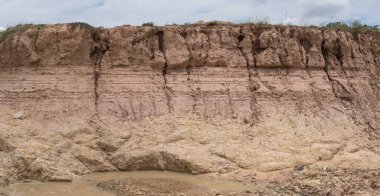 Toprak tabakası, yer altı toprak bölümü.