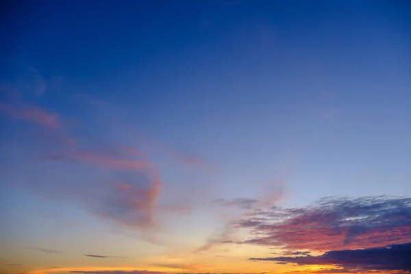 하늘을 배경으로 추상적 아름다운 풍경의 — 스톡 사진