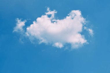 Gökyüzü bulutları, mavi pofuduk, berrak bulutlar güzel beyaz, parlak hava ışığı yaz mevsimi